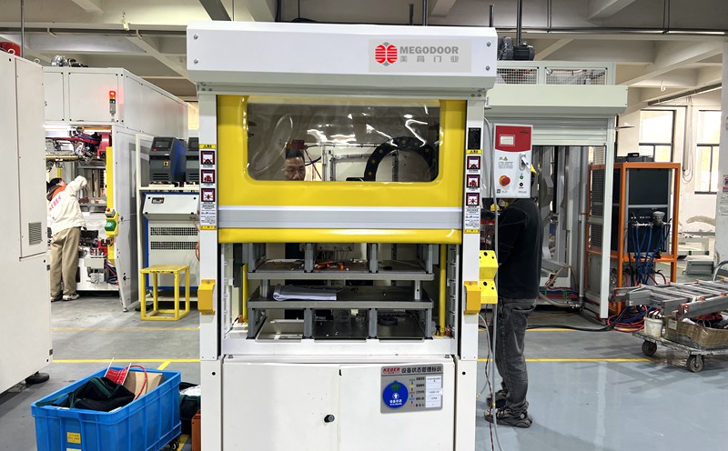 機器人設備防護快速門：高效、安全的工業(yè)解決方案插圖1